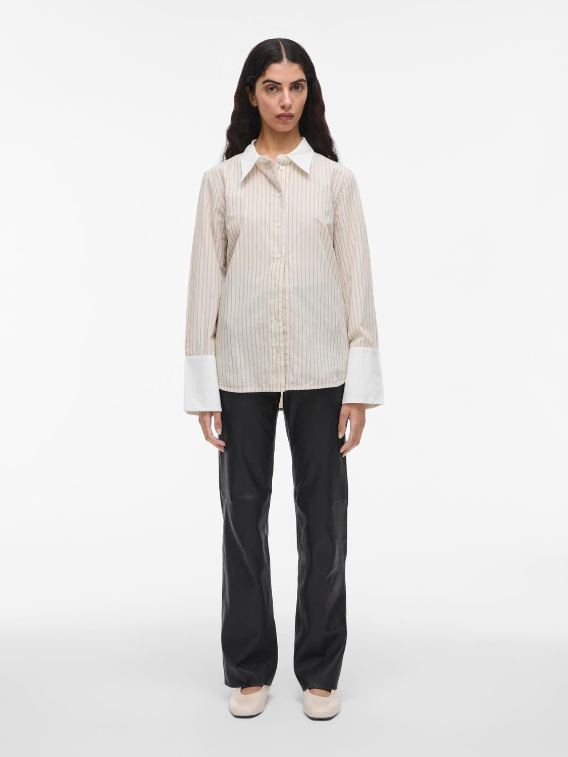 model_shot-front_full